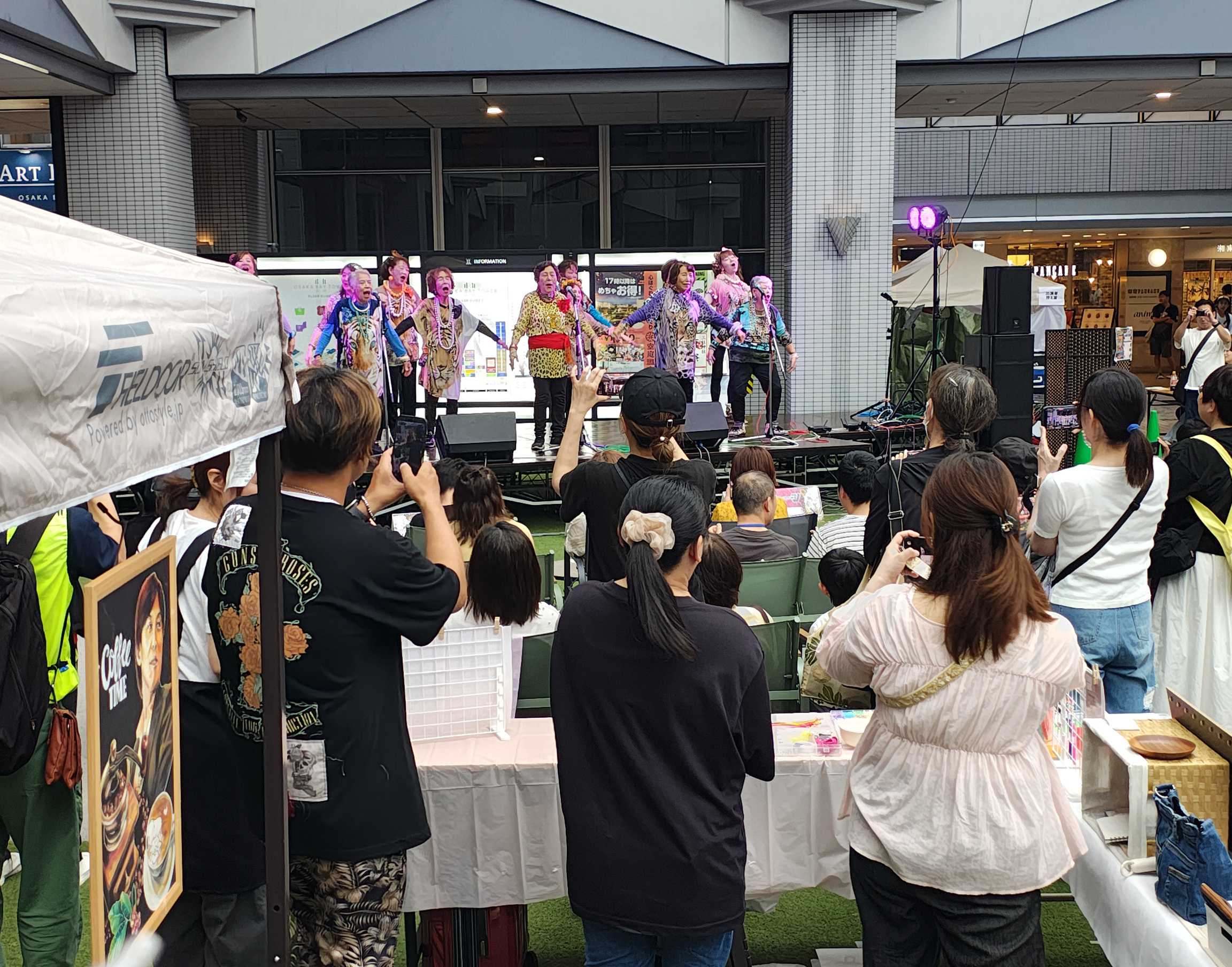おばちゃんアイドルステージ